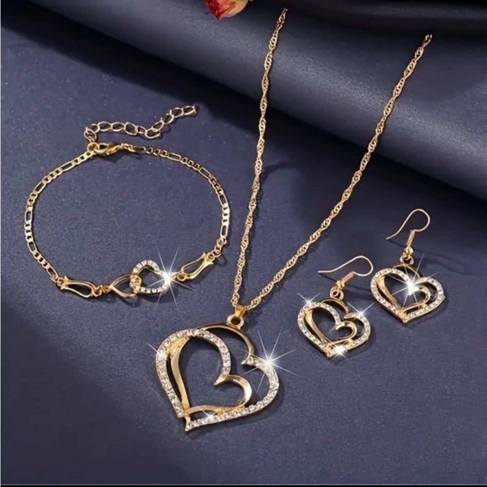 Elegant Gold Heart Jewelry Set